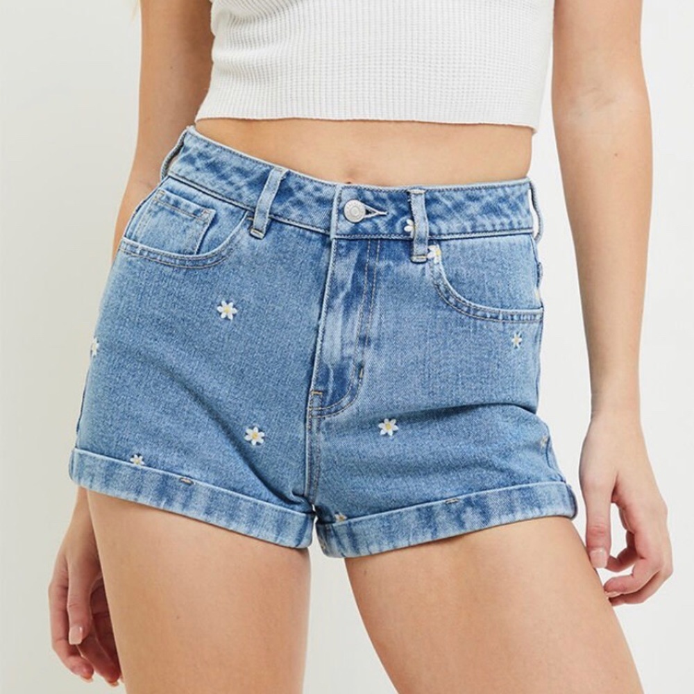 Pacsun raining daisy denim mom shorts